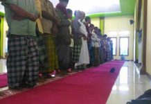 RAMADHAN BERBAGI SARUNG DAN BAJU KOKO LAYAK PAKAI