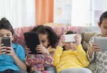 STOP! Jangan beri Gadget pada si kecil