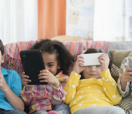 STOP! Jangan beri Gadget pada si kecil